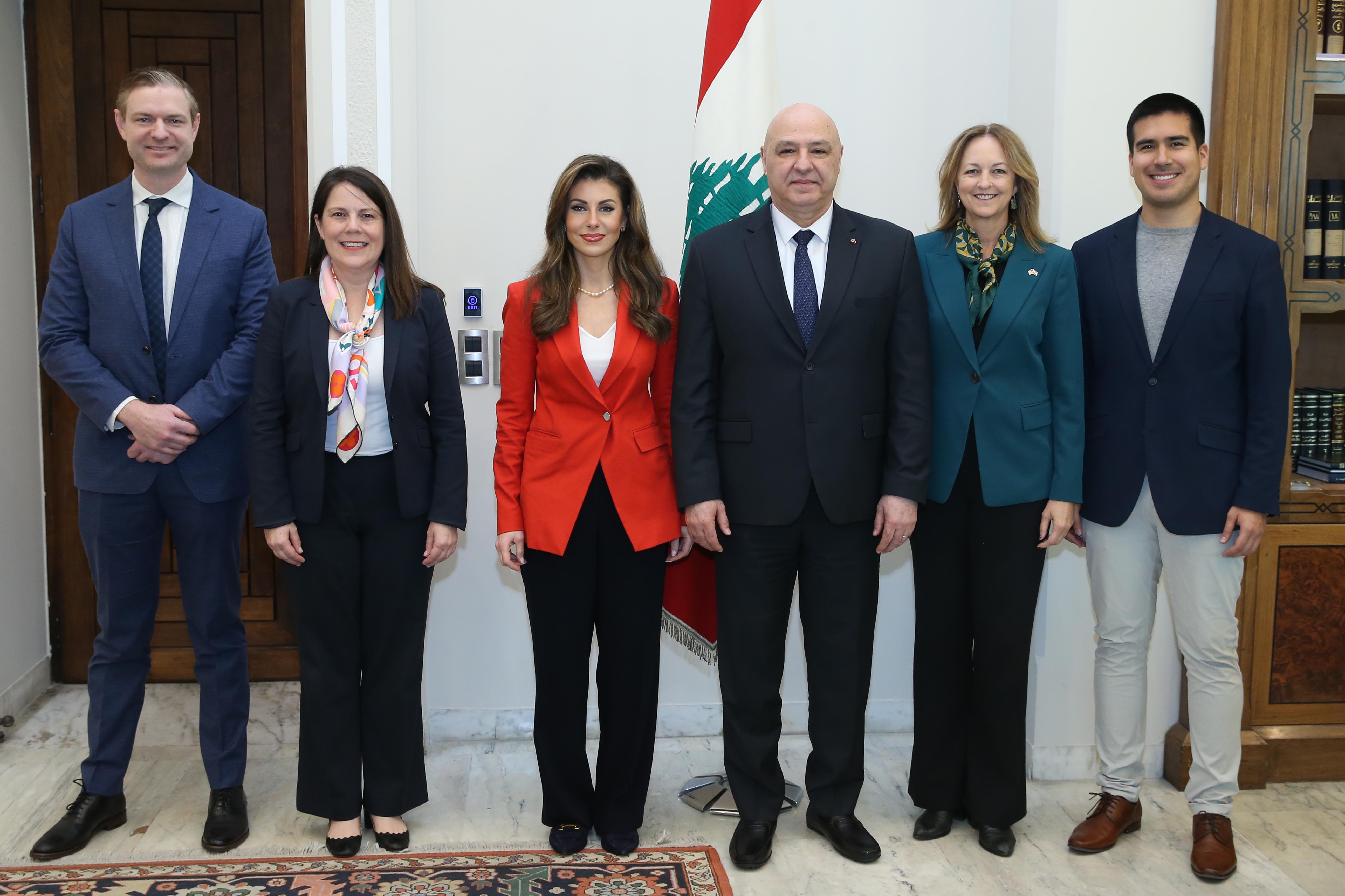 الرئيس عون استقبل  نائبة المبعوث الأميركي الخاص للشرق الأوسط: الاستقرار الدائم في الجنوب رهن بإنجاز الانسحاب الاسرائيلي وتطبيق القرار ١٧٠١ واطلاق الاسرى اللبنانيين جزء من اتفاق 27 تشرين الثاني الماضي 